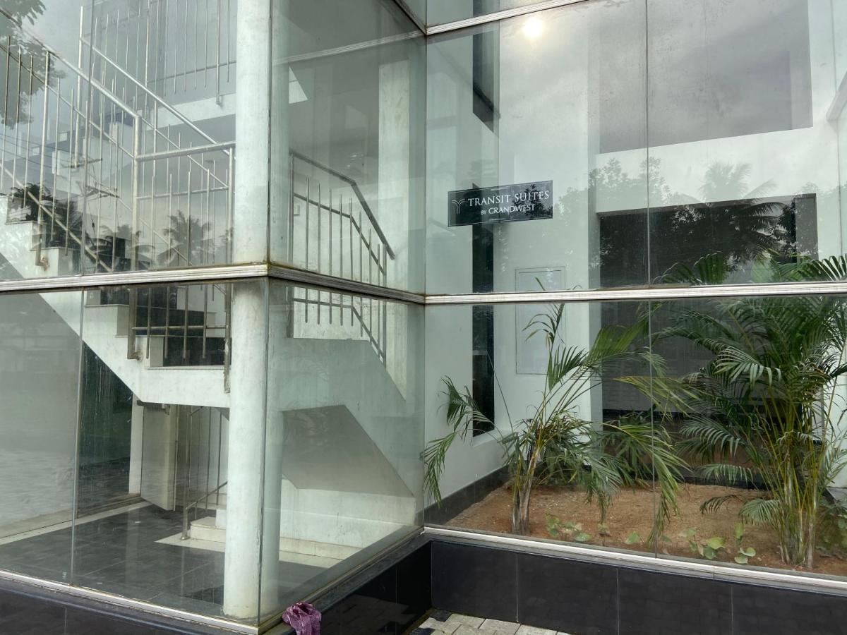 Transit Suites By Grandwest Nedumbassery Bagian luar foto